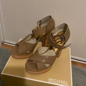 DK Khaki Ivana Platform size 7.5